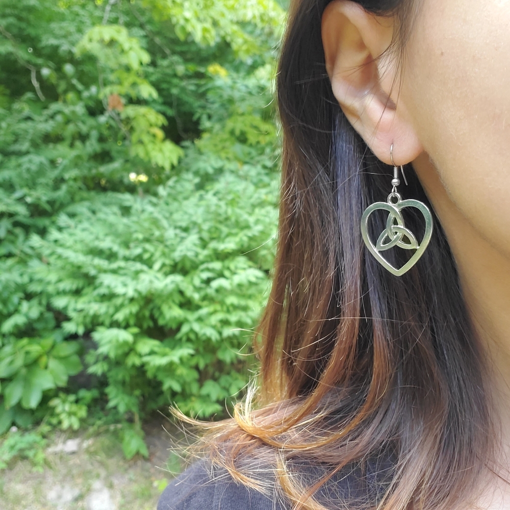 New Handmade Silver Celtic Heart Triquetra Earrings - Picture 6 of 12